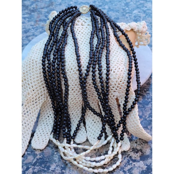 Vintage multistrand baroque pearl black glass bead necklace with 14k gold clasp - Picture 3 of 7